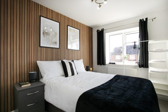Contractor Apartment - Birmingham Modern serviced apartment in Birmingham by SPM Homes - flexible corporate housing with parking.